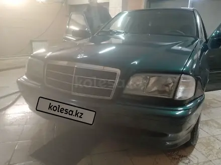 Mercedes-Benz C 180 1996 года за 2 800 000 тг. в Караганда