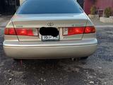 Toyota Camry 2000 года за 3 300 000 тг. в Семей – фото 2