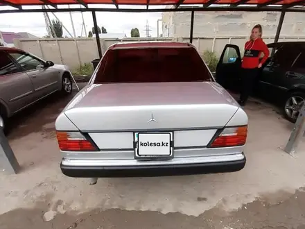 Mercedes-Benz E 200 1993 года за 2 300 000 тг. в Сатпаев – фото 3