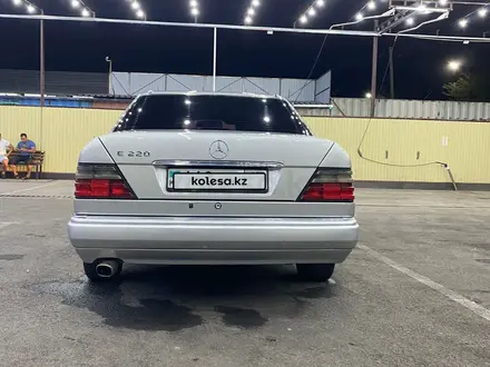 Mercedes-Benz E 220 1994 года за 2 000 000 тг. в Шымкент