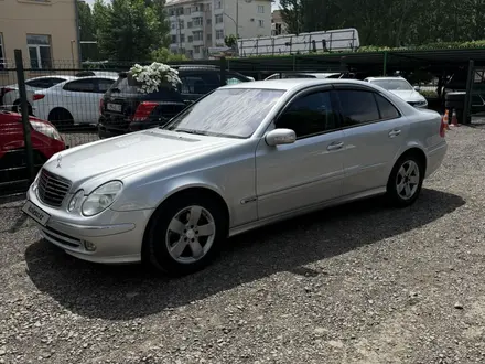 Mercedes-Benz E 320 2002 года за 5 350 000 тг. в Астана