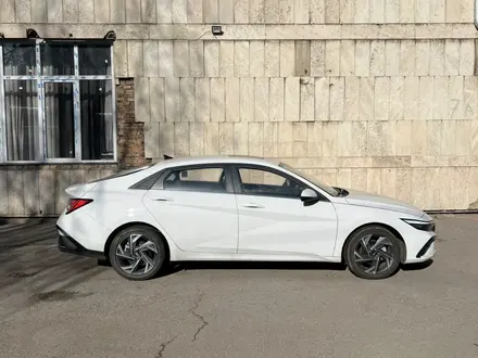 Hyundai Elantra 2024 года за 9 800 000 тг. в Алматы – фото 4