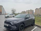 Toyota RAV4 2022 года за 13 500 000 тг. в Уральск – фото 3