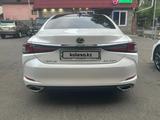 Lexus ES 350 2018 года за 28 000 000 тг. в Алматы – фото 4