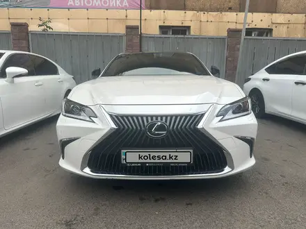Lexus ES 350 2018 года за 28 000 000 тг. в Алматы – фото 2