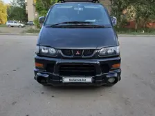 Mitsubishi Delica, 2005