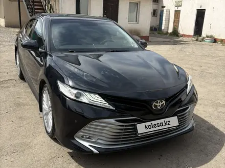 Toyota Camry 2019 года за 15 200 000 тг. в Алматы