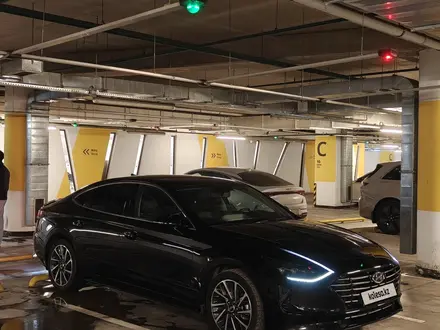 Hyundai Sonata 2021 года за 11 700 000 тг. в Алматы – фото 2