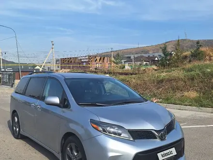 Toyota Sienna 2018 года за 14 600 000 тг. в Алматы