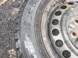 Авторезина бу цена за 2 балона без дисков находимся район центр камаза за 10 000 тг. в Костанай
