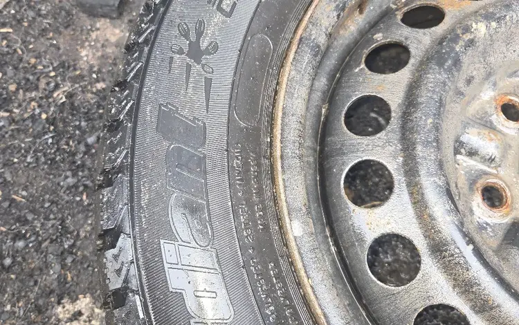 Авторезина бу цена за 2 балона без дисков находимся район центр камаза за 10 000 тг. в Костанай