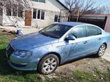 Volkswagen Passat 2005 года за 2 500 000 тг. в Алматы – фото 2