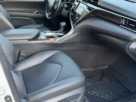 Toyota Camry 2021 года за 13 500 000 тг. в Караганда – фото 14