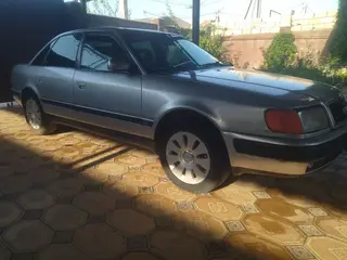 Audi 100