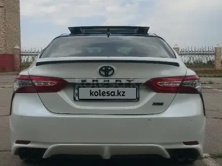 Toyota Camry 2020 года за 13 600 000 тг. в Алматы – фото 8