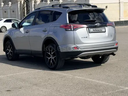 Toyota RAV4 2018 года за 11 400 000 тг. в Актау
