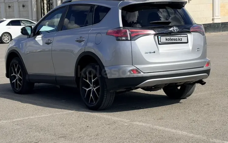 Toyota RAV4 2018 годаүшін11 400 000 тг. в Актау