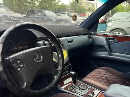 Mercedes-Benz E 320 1998 года за 3 300 000 тг. в Астана – фото 4