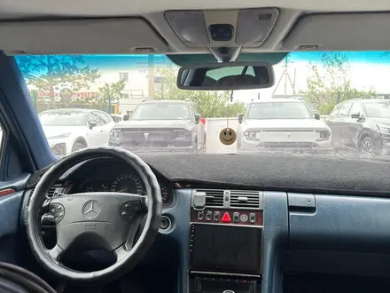 Mercedes-Benz E 320 1998 года за 3 300 000 тг. в Астана – фото 3