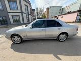 Mercedes-Benz E 320 2001 года за 4 600 000 тг. в Жанаозен – фото 2