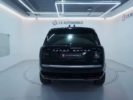 Land Rover Range Rover 2022 года за 119 000 000 тг. в Алматы – фото 28