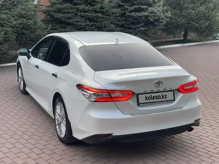 Toyota Camry 2018 года за 14 200 000 тг. в Алматы – фото 24