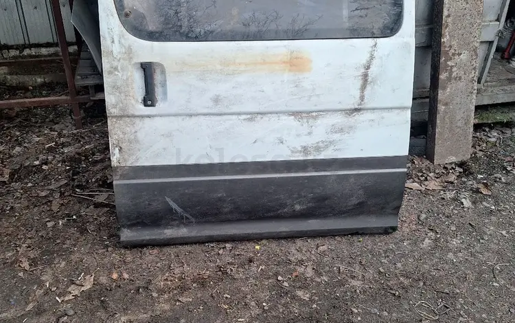 Дверь левая средняя Toyota Hiace за 30 000 тг. в Алматы