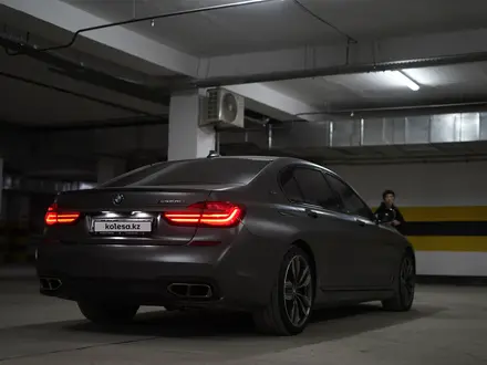 BMW M760 2019 года за 50 000 000 тг. в Актау – фото 3