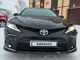 Toyota Camry 2021 года за 18 000 000 тг. в Уральск – фото 5