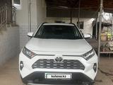 Toyota RAV4 2020 года за 18 000 000 тг. в Шымкент