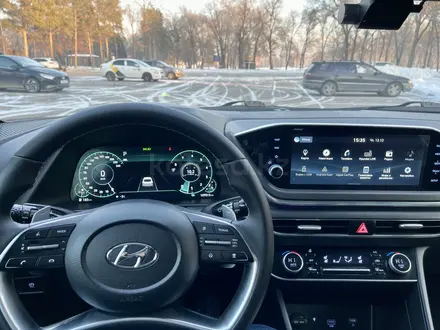 Hyundai Sonata 2020 года за 11 800 000 тг. в Алматы – фото 17