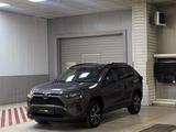 Toyota RAV4 2021 годаfor10 990 000 тг. в Алматы
