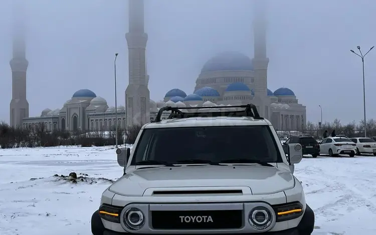 Toyota FJ Cruiser 2022 года за 27 000 000 тг. в Астана