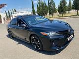 Toyota Camry 2018 года за 9 900 000 тг. в Атырау – фото 4