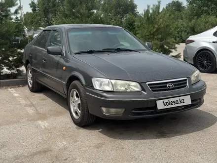 Toyota Camry 1997 года за 3 500 000 тг. в Алматы – фото 2