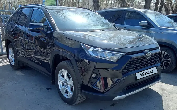 Toyota RAV4 2021 года за 17 650 000 тг. в Семей