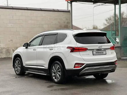 Hyundai Santa Fe 2019 года за 13 000 000 тг. в Шымкент – фото 3