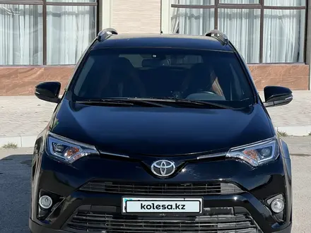 Toyota RAV4 2018 года за 12 000 000 тг. в Актау – фото 2