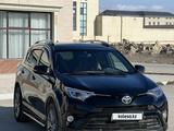Toyota RAV4 2018 года за 12 000 000 тг. в Актау