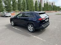 Toyota RAV4 2019 года за 13 000 000 тг. в Астана