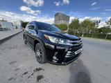 Toyota Highlander 2018 года за 19 800 000 тг. в Астана