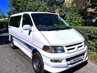 Toyota HiAce Regius 1998 годаүшін5 900 000 тг. в Алматы