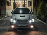 Kia Carnival 2004 года за 2 700 000 тг. в Шымкент – фото 2