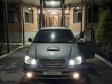 Kia Carnival 2004 года за 2 700 000 тг. в Шымкент