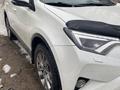 Toyota RAV4 2017 года за 12 600 000 тг. в Семей