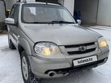 Chevrolet Niva 2014 годаfor2 650 000 тг. в Атырау – фото 2