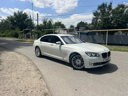 BMW 750 2009 года за 10 200 000 тг. в Алматы – фото 19