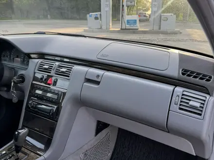 Mercedes-Benz E 280 2001 года за 3 300 000 тг. в Алматы – фото 14