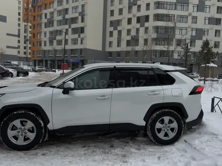 Toyota RAV4 2020 года за 16 500 000 тг. в Астана