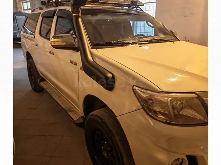 Toyota Hilux 2013 года за 7 330 583 тг. в Атырау – фото 2